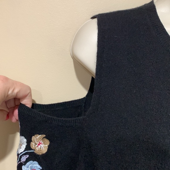 LOFT cold shoulder sweater/knit top - Picture 2 of 12